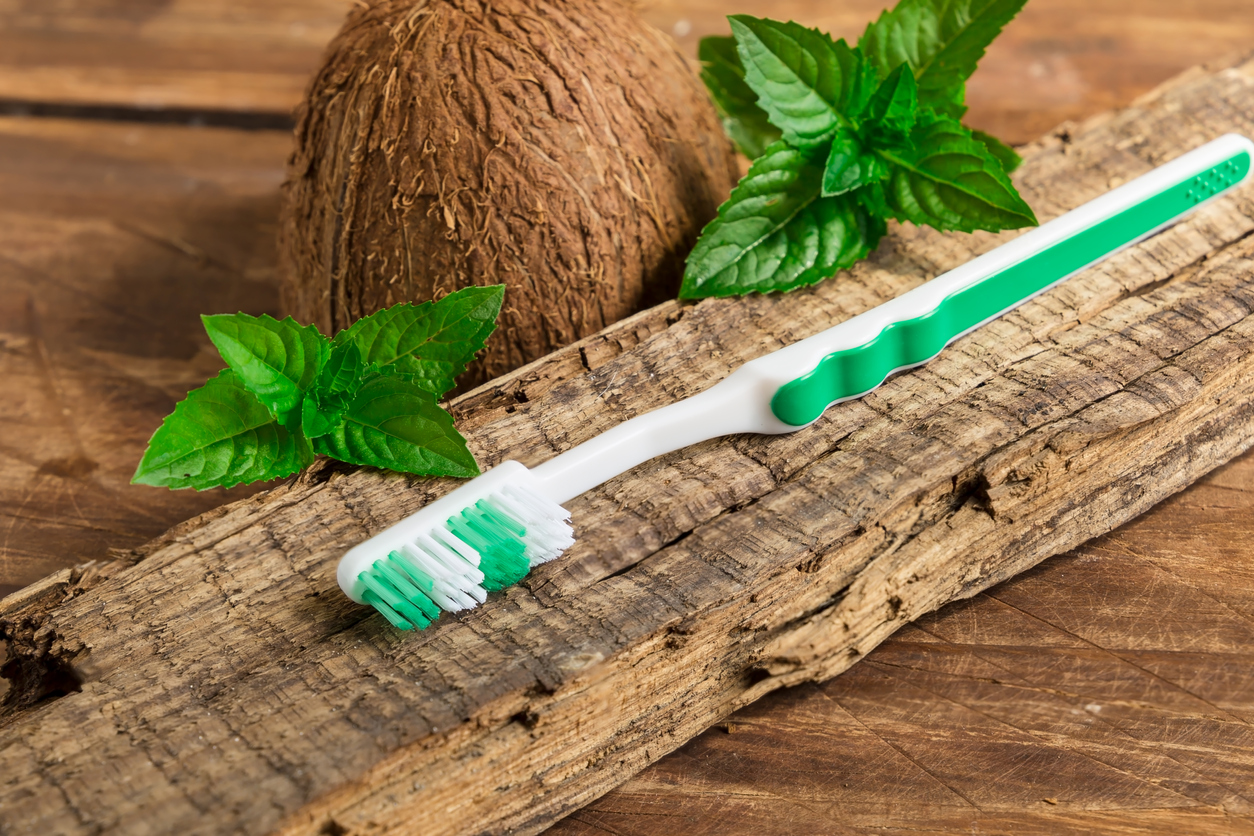 Holistic dental-coconut oil and mint